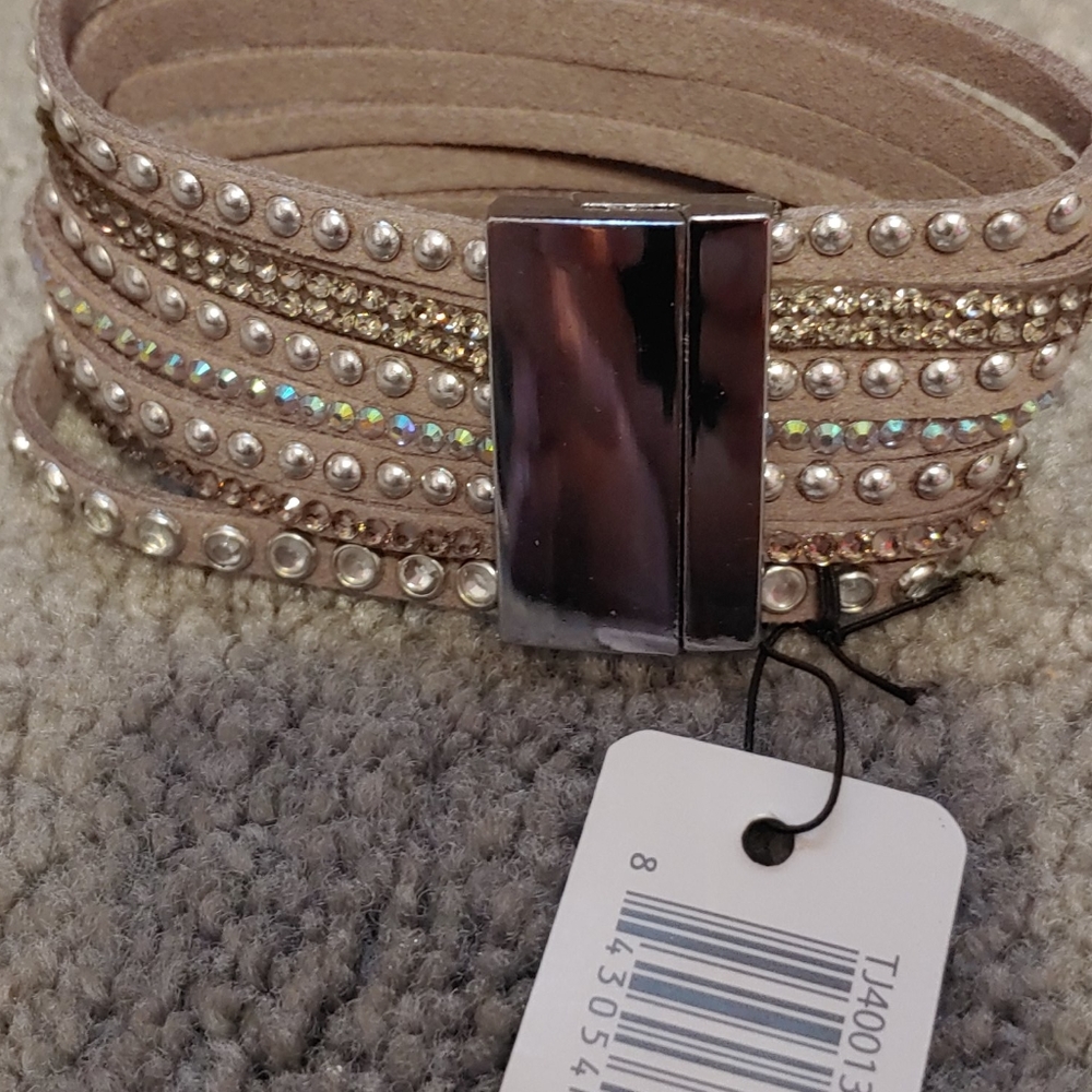 Kendall & James. Bracelet.  7 bands